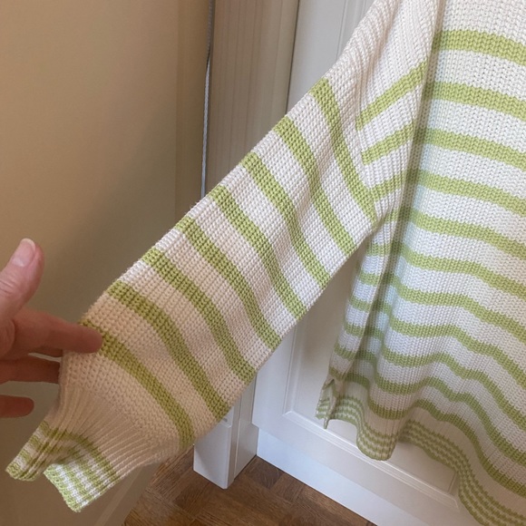 NWT CUPCAKES and CASHMERE STRIPED GREEN WHITE KNIT OVERSIZED PULLOVER Sz L . - Picture 4 of 9